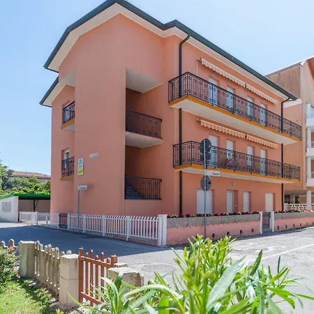 Comfy Flat By The Μπιμπιόνε