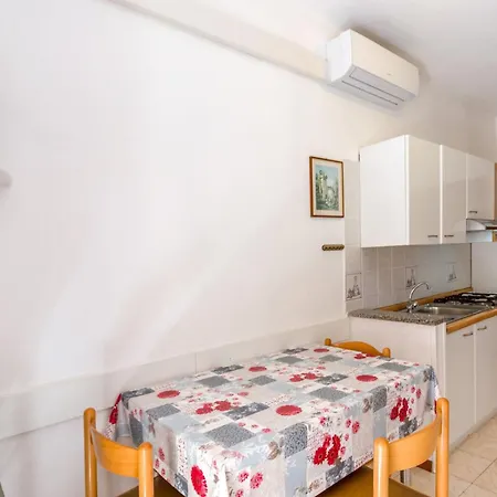 Comfy Flat By The Бібіоне